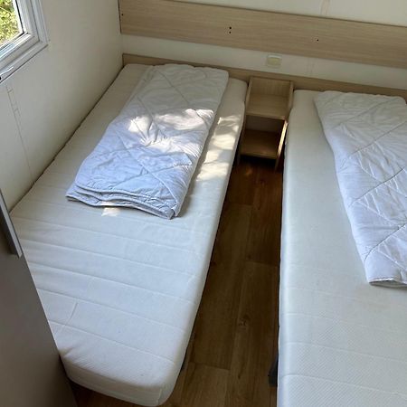 Luxueuze Stacaravan 4Pers Met Terras En Tuintje Bredene Zewnętrze zdjęcie